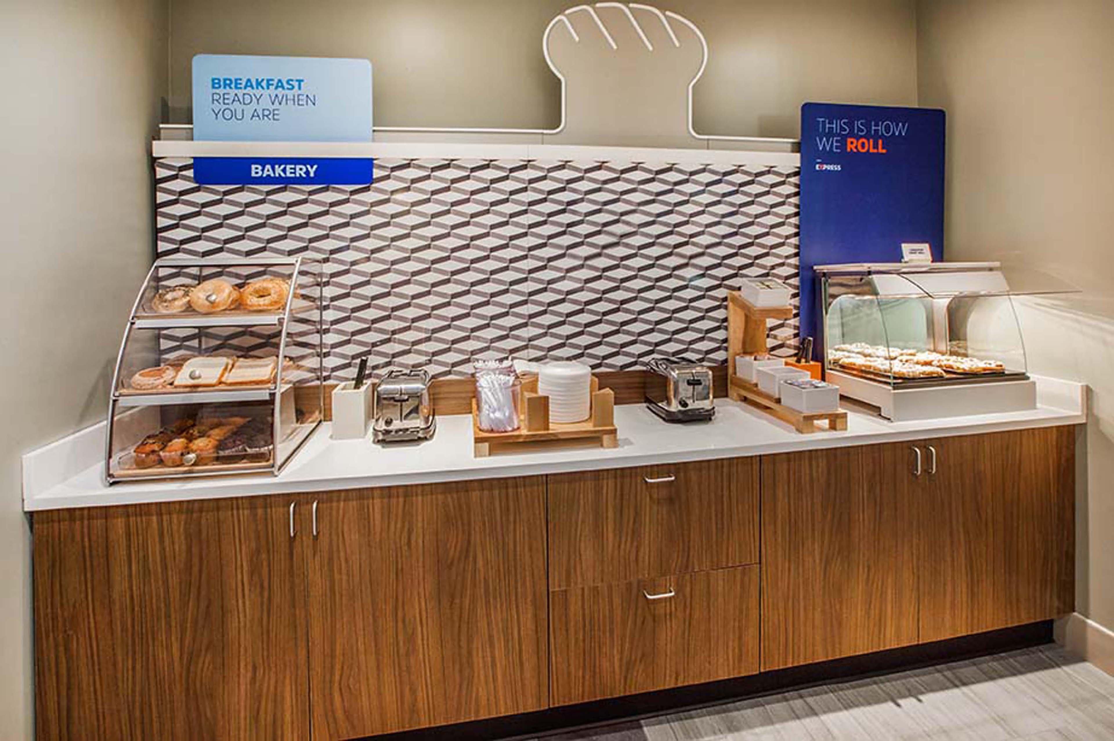 Holiday Inn Express & Suites Tulsa Midtown By Ihg מראה חיצוני תמונה