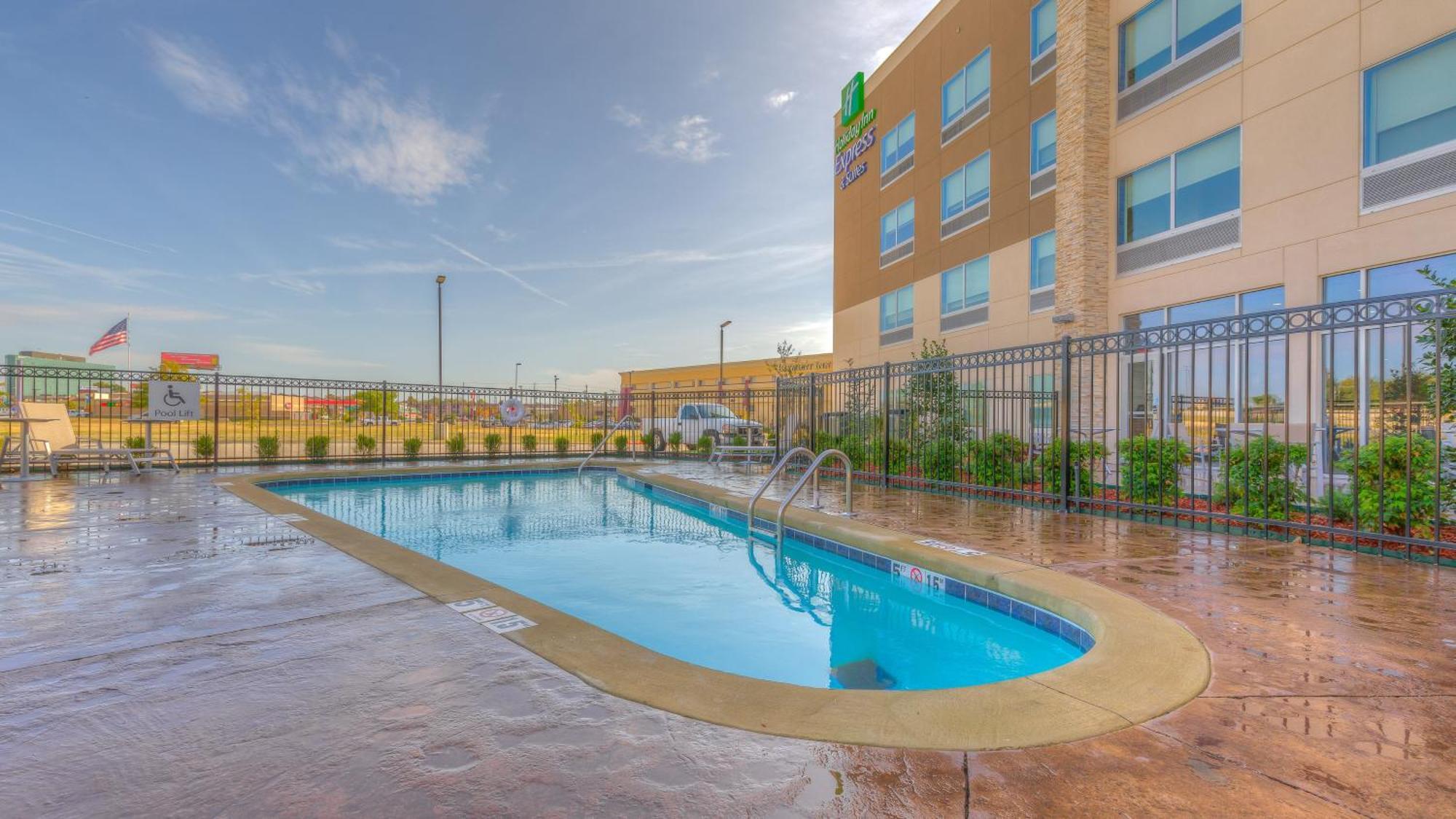 Holiday Inn Express & Suites Tulsa Midtown By Ihg מראה חיצוני תמונה